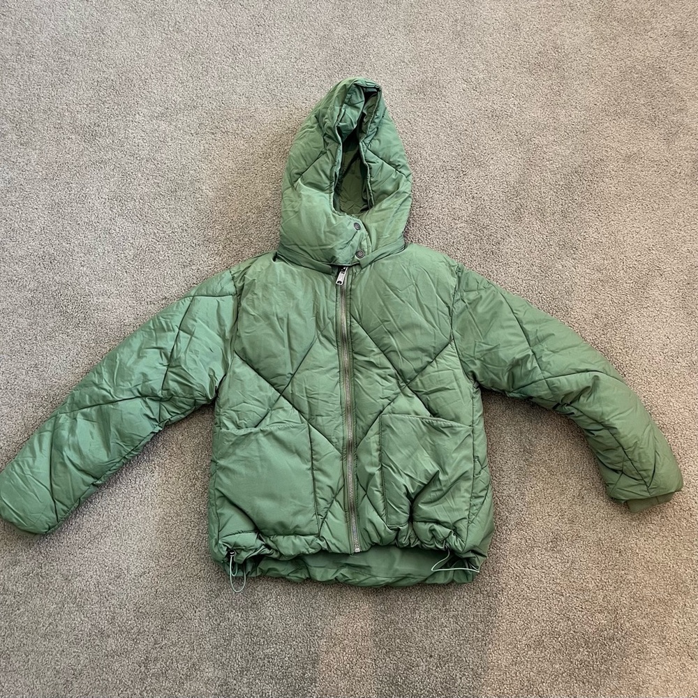Free People Green Puffer Jacket with Hood and Quilted Design